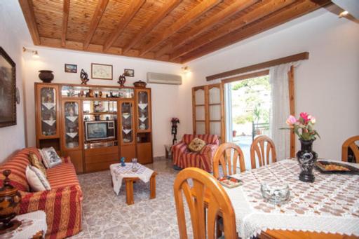 Fernanda'S Traditional 2 Floor House Villa Poros  Exterior photo