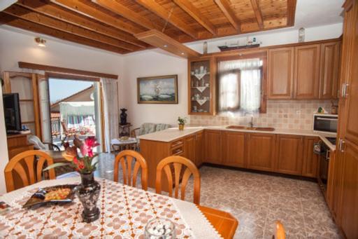 Fernanda'S Traditional 2 Floor House Villa Poros  Exterior photo