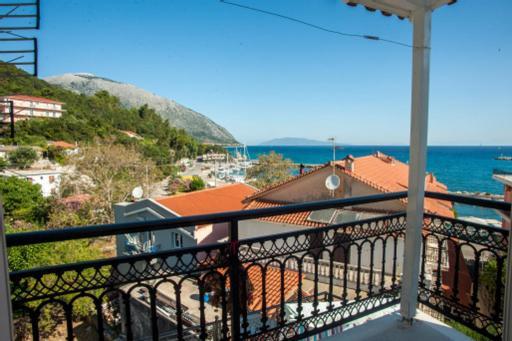 Fernanda'S Traditional 2 Floor House Villa Poros  Exterior photo
